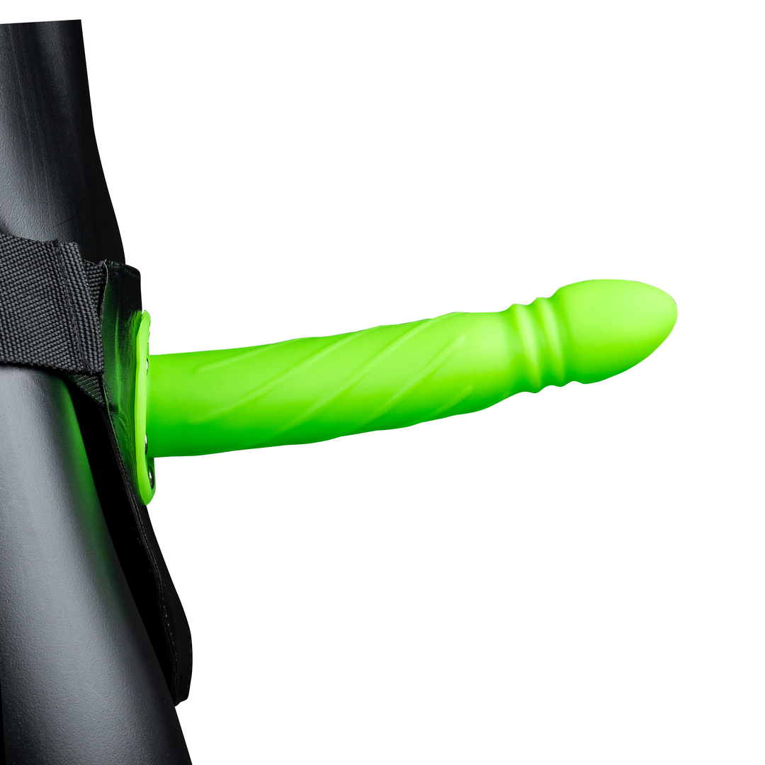 Leuchtet im Dunkeln Verdrehter Hohl Strap-On - 8 / 20 cm - Neon Grün