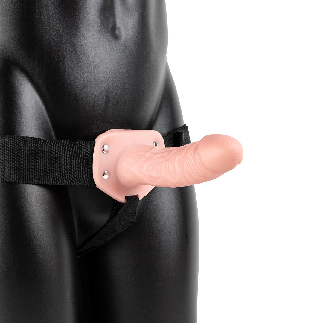 Vibrierender Hohlstrap-On ohne Bälle - 6 / 15,5 cm