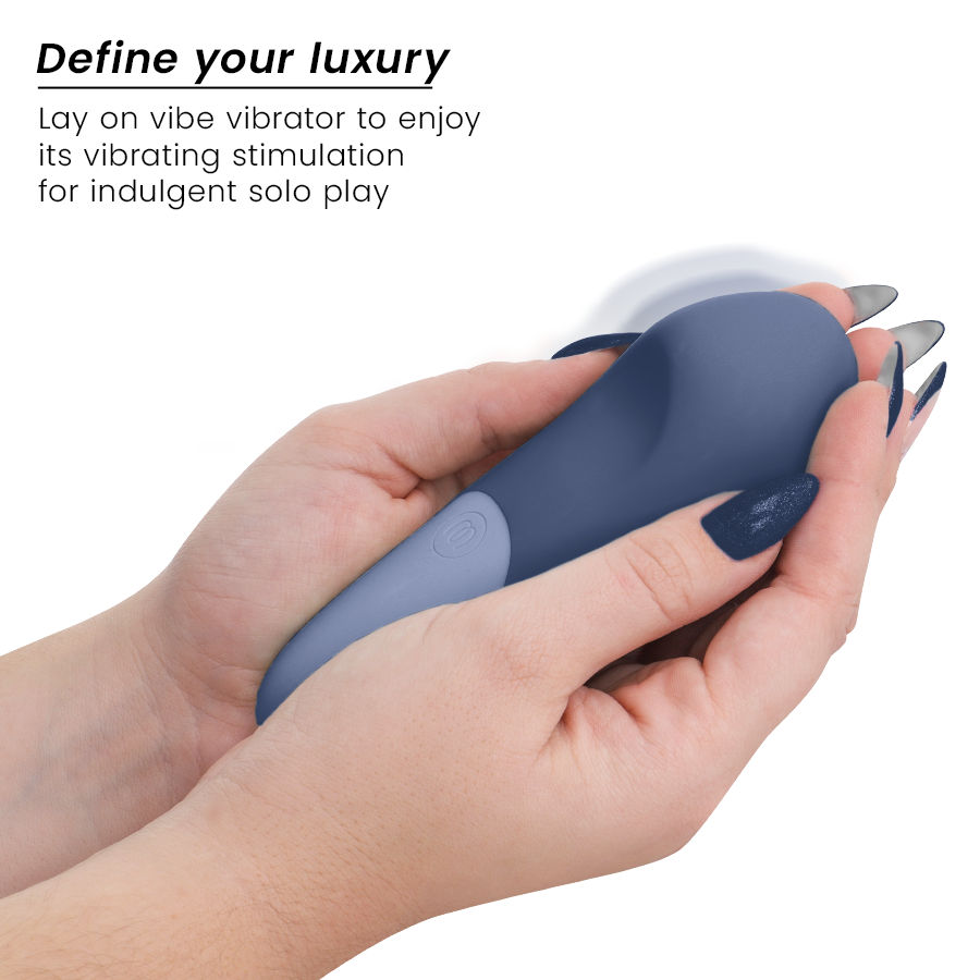 Womanizer – Vibe Lay-On Silent Vibrator Dunkelblau