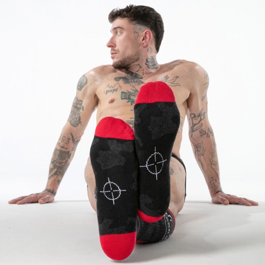LOCKER GEAR - ROTE MILITÄR-KNIEHOHE SOCKEN, EINHEITSGRÖSSE